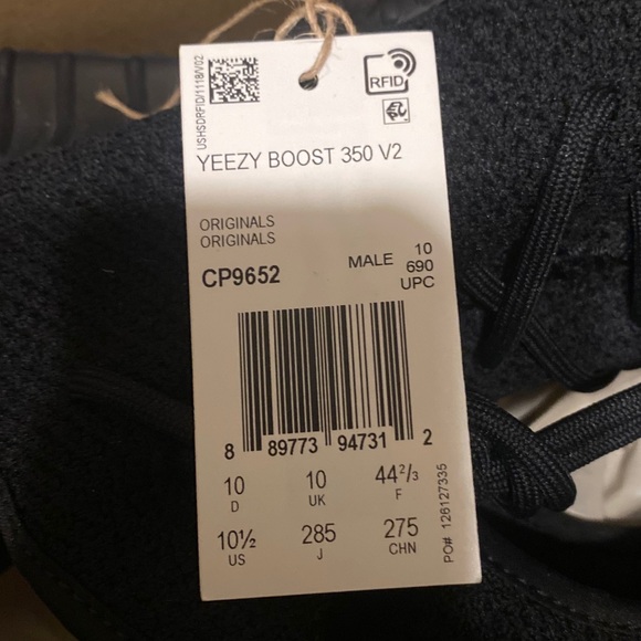 Yeezy 350 V2 Breds main image 4
